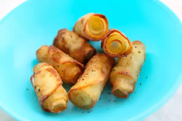 「その発想はなかった！スライスして巻いて揚げる♪「くるくるフライドポテト」はカリッ＆ほっくほくの新食感♪」の画像