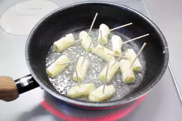 「その発想はなかった！スライスして巻いて揚げる♪「くるくるフライドポテト」はカリッ＆ほっくほくの新食感♪」の画像