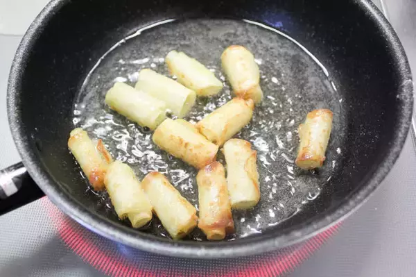 「その発想はなかった！スライスして巻いて揚げる♪「くるくるフライドポテト」はカリッ＆ほっくほくの新食感♪」の画像