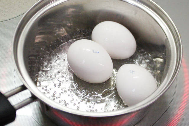 【農水省の裏ワザ】ゆで卵を茹でずに作る方法だと⁉少量の水で4分⁉本当か試してみた♪【徹底検証】