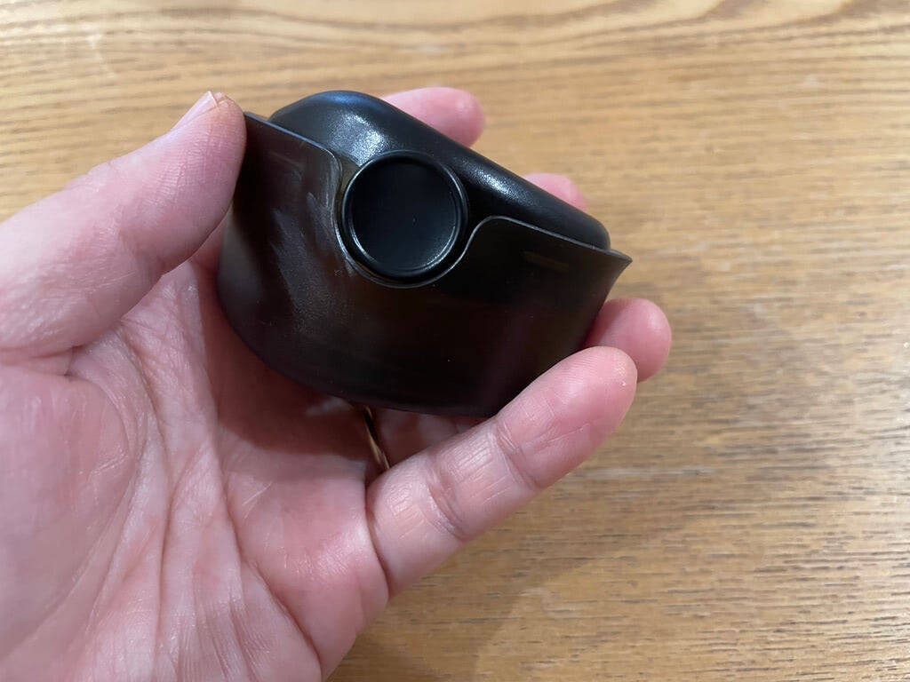 【ダイソー】某デパコス風「ファンデブラシ」爆誕！みっちり詰まった毛量を見て！触ると…気持ちいい～♡