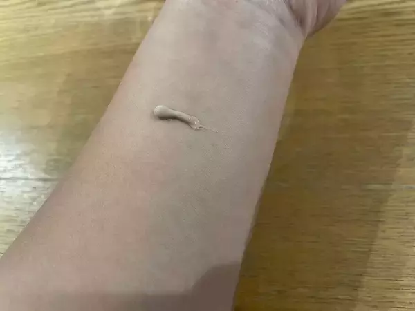 「【ダイソー】某デパコス風「ファンデブラシ」爆誕！みっちり詰まった毛量を見て！触ると…気持ちいい～♡」の画像