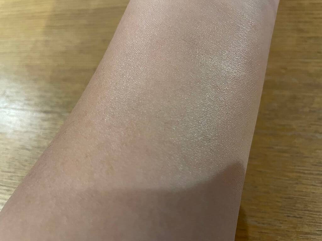 【ダイソー】某デパコス風「ファンデブラシ」爆誕！みっちり詰まった毛量を見て！触ると…気持ちいい～♡