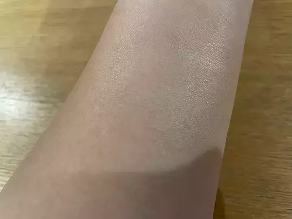 「【ダイソー】某デパコス風「ファンデブラシ」爆誕！みっちり詰まった毛量を見て！触ると…気持ちいい～♡」の画像