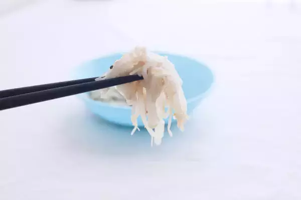 「【冷凍の裏ワザ】傷みやすい「もやし」を正しく冷凍してみた！２週間保存できるうえ凍ったまま調理OK！」の画像