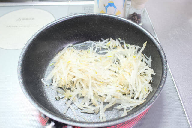 【冷凍の裏ワザ】傷みやすい「もやし」を正しく冷凍してみた！２週間保存できるうえ凍ったまま調理OK！