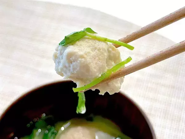 「【薬膳おみそ汁】で季節の変わり目不調をリセット♡「鶏団子と根三つ葉のおみそ汁」作ろう！ふわふわ団子が滋味～」の画像