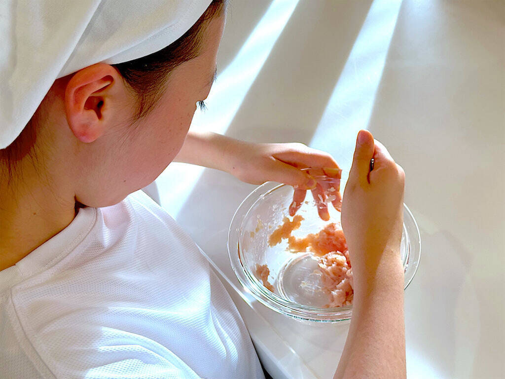 【薬膳おみそ汁】で季節の変わり目不調をリセット♡「鶏団子と根三つ葉のおみそ汁」作ろう！ふわふわ団子が滋味～