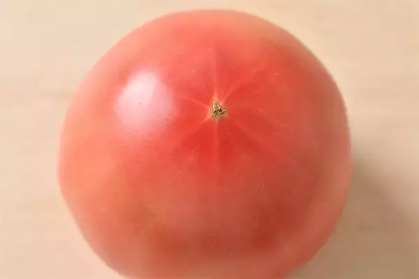 「【青髪のテツ】「トマトの美麗カット術を紹介します！」コツは…お尻!?もう飛び散らない♪つぶれない♪」の画像