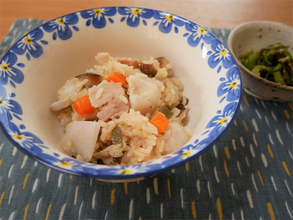 【炊飯器でほったらかし】豚肉と昆布だしの「沖縄風炊き込みご飯」作ってみた！地元飯っぽいお味♡