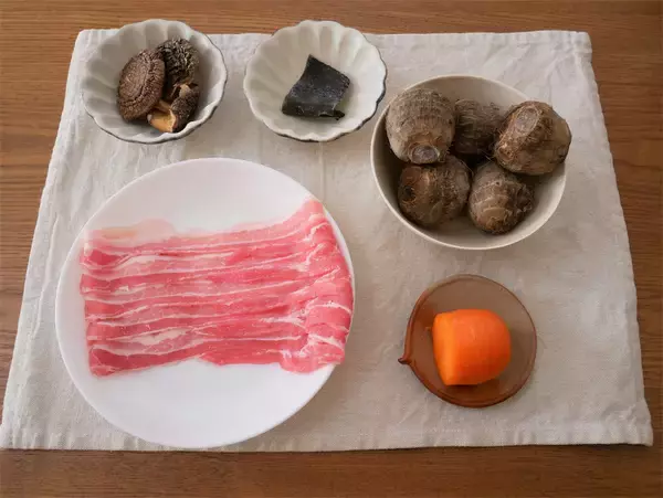 「【炊飯器でほったらかし】豚肉と昆布だしの「沖縄風炊き込みご飯」作ってみた！地元飯っぽいお味♡」の画像