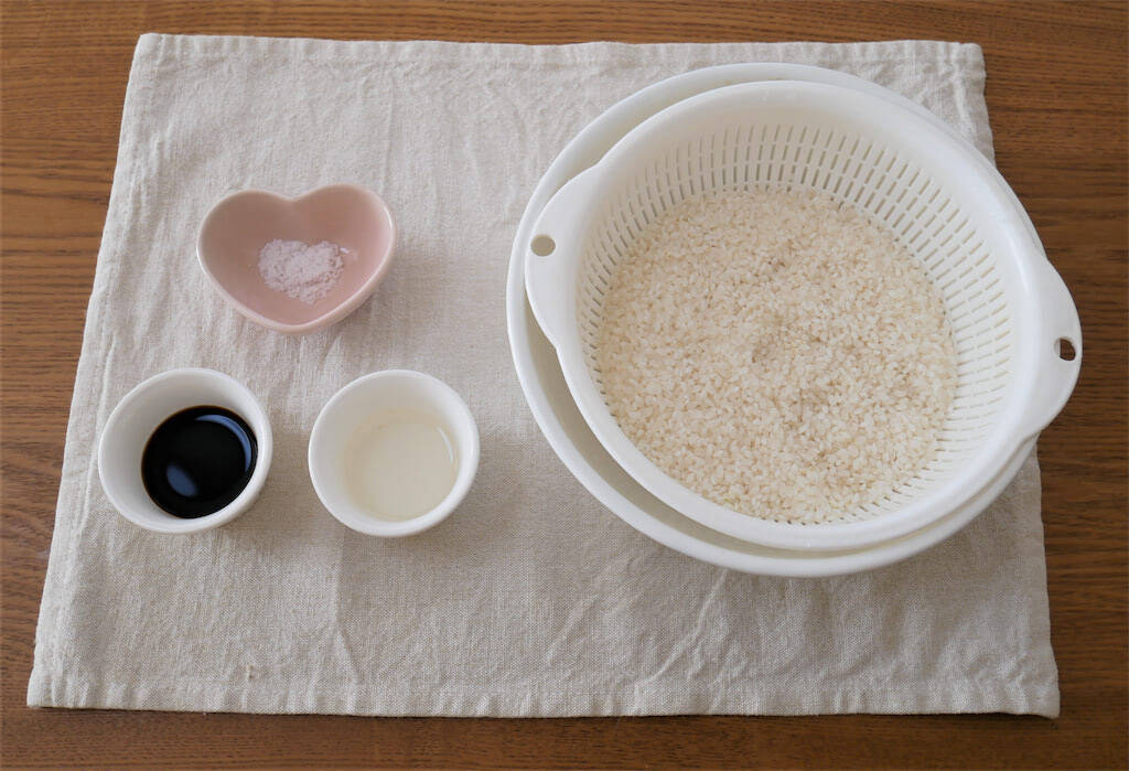 【炊飯器でほったらかし】豚肉と昆布だしの「沖縄風炊き込みご飯」作ってみた！地元飯っぽいお味♡