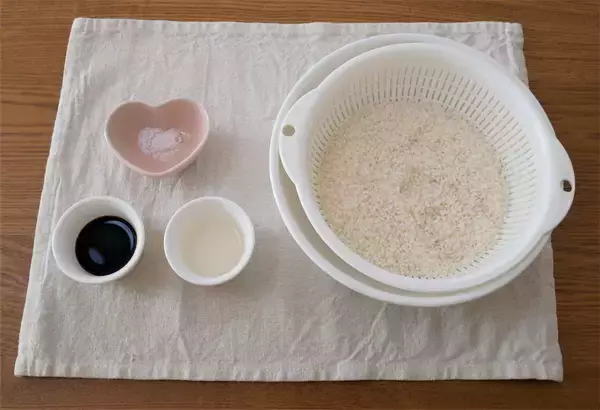 「【炊飯器でほったらかし】豚肉と昆布だしの「沖縄風炊き込みご飯」作ってみた！地元飯っぽいお味♡」の画像