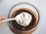 「【材料2つで本格派】板チョコ＋生クリームを混ぜて冷やすだけ！「濃厚チョコアイス」作ってみた！口どけ感動レベル♪」の画像11