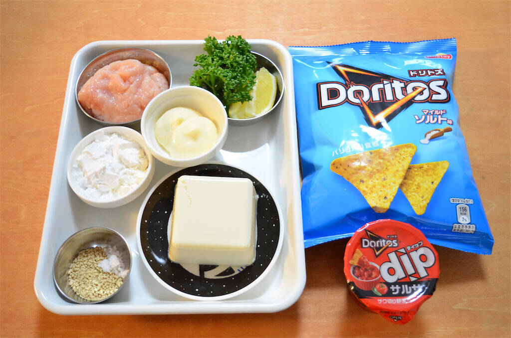 【スナック菓子を衣に!?】ドリトス砕いてクリスピーな「チキンナゲット」作ってみた！ザクザクの後に神ふわ食感♪