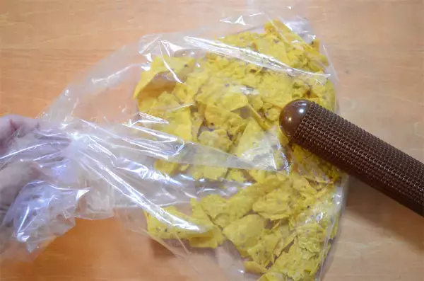 「【スナック菓子を衣に!?】ドリトス砕いてクリスピーな「チキンナゲット」作ってみた！ザクザクの後に神ふわ食感♪」の画像