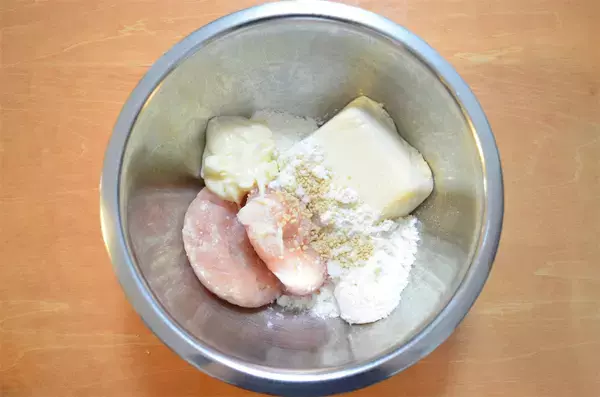 「【スナック菓子を衣に!?】ドリトス砕いてクリスピーな「チキンナゲット」作ってみた！ザクザクの後に神ふわ食感♪」の画像