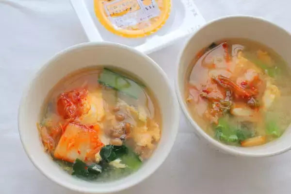 「【最強の腸活みそ汁】納豆・キムチ投入で「トリプル発酵みそ汁」作ってみた！まるでキムチ鍋な満足度♪」の画像