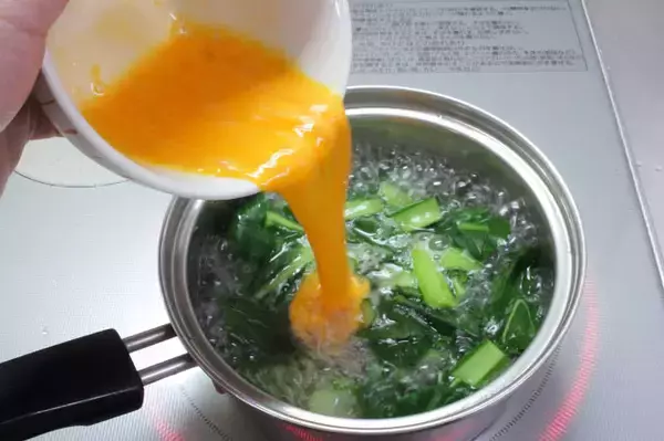 「【最強の腸活みそ汁】納豆・キムチ投入で「トリプル発酵みそ汁」作ってみた！まるでキムチ鍋な満足度♪」の画像