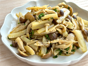 【えっ、煮物にしないの!?】きのこ×れんこんの和風コンビが「カレーマリネ」に大変身！シャキうま新感覚♡