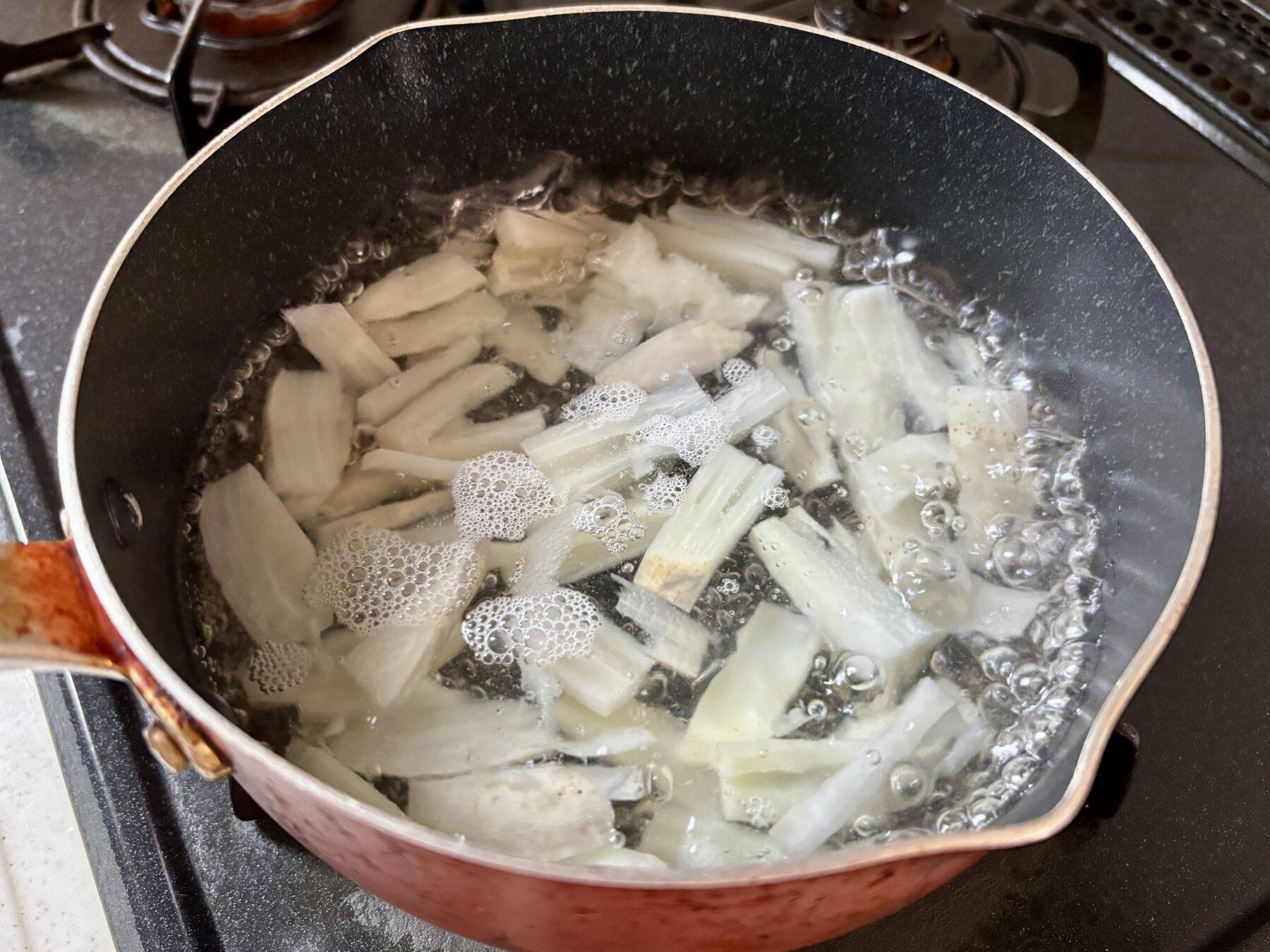 【えっ、煮物にしないの!?】きのこ×れんこんの和風コンビが「カレーマリネ」に大変身！シャキうま新感覚♡