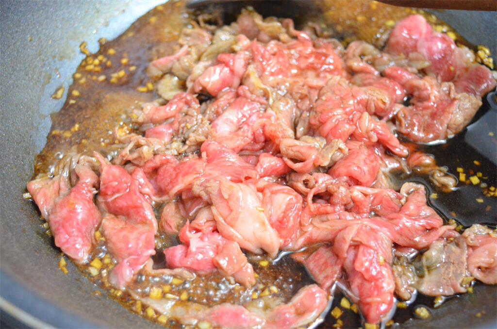 【高級牛をご飯に混ぜる発想】「牛肉とトマトの混ぜご飯」作ってみた！トマトの酸味が絶妙～♪【農家直伝】