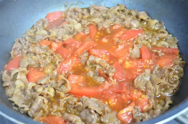 「【高級牛をご飯に混ぜる発想】「牛肉とトマトの混ぜご飯」作ってみた！トマトの酸味が絶妙～♪【農家直伝】」の画像