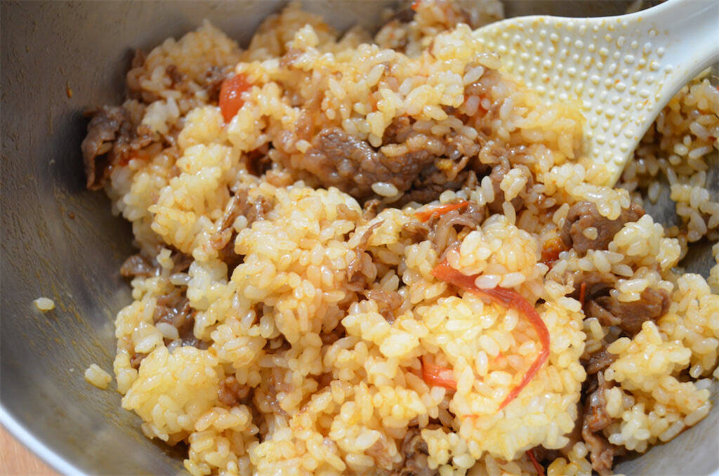 【高級牛をご飯に混ぜる発想】「牛肉とトマトの混ぜご飯」作ってみた！トマトの酸味が絶妙～♪【農家直伝】