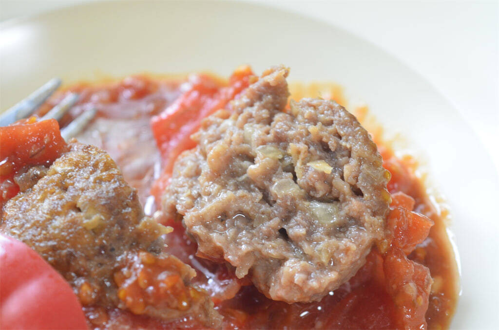 【トマトから肉汁あふれる！】農家激推しのごちそう「トマトの肉詰め」作ってみた！みそ味が大正解なの♪