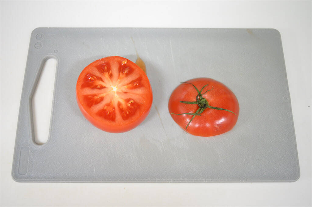 【トマトから肉汁あふれる！】農家激推しのごちそう「トマトの肉詰め」作ってみた！みそ味が大正解なの♪