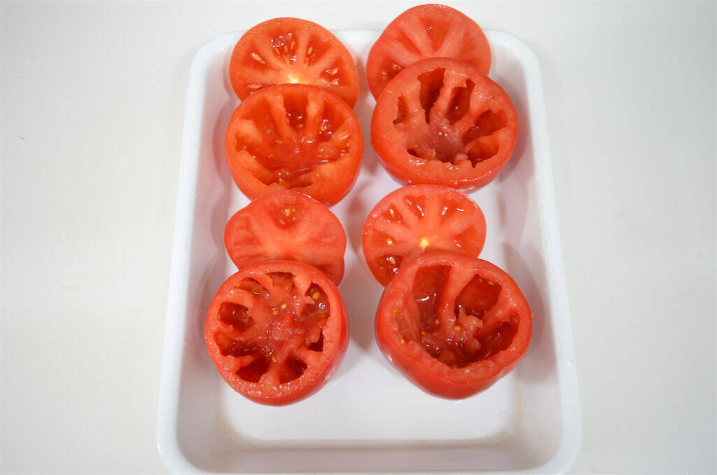 【トマトから肉汁あふれる！】農家激推しのごちそう「トマトの肉詰め」作ってみた！みそ味が大正解なの♪