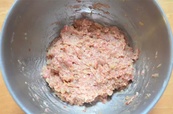 「【トマトから肉汁あふれる！】農家激推しのごちそう「トマトの肉詰め」作ってみた！みそ味が大正解なの♪」の画像