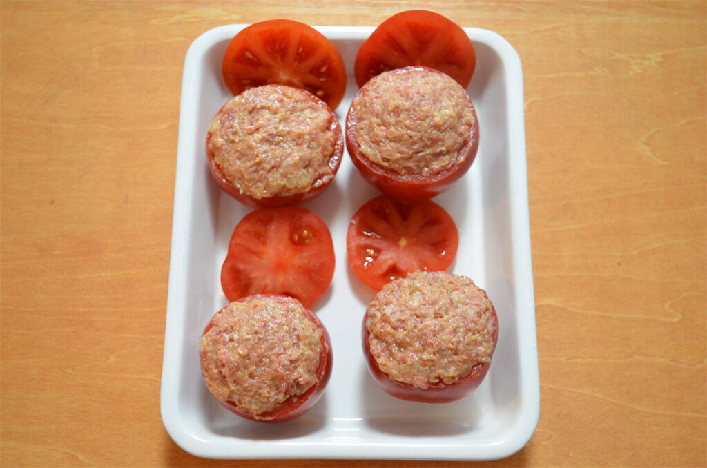 【トマトから肉汁あふれる！】農家激推しのごちそう「トマトの肉詰め」作ってみた！みそ味が大正解なの♪