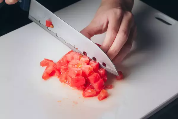 「【口コミ人気No.1の農家直伝】トマトの素材の味が伝わる「極上ブルスケッタ」を紹介！サラダより美味い!?」の画像