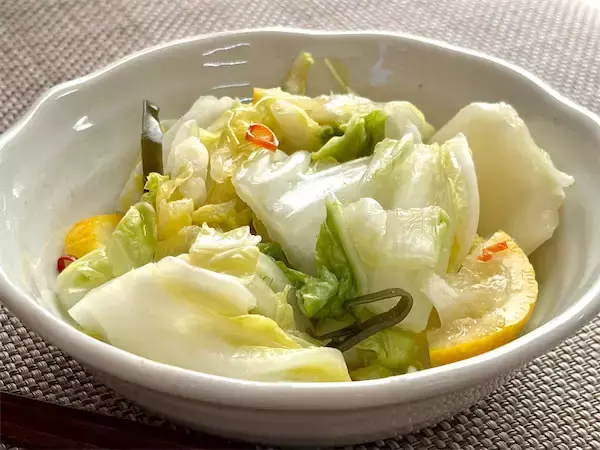 【冷蔵庫普及前のガチ保存食】昭和27年のレシピで「白菜漬け」仕込んでみた！塩味しっかり甘みもジュワッと♡