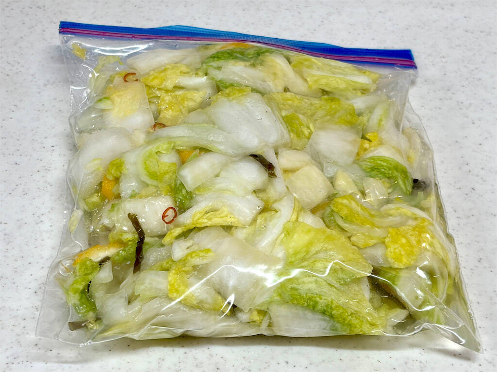 【冷蔵庫普及前のガチ保存食】昭和27年のレシピで「白菜漬け」仕込んでみた！塩味しっかり甘みもジュワッと♡