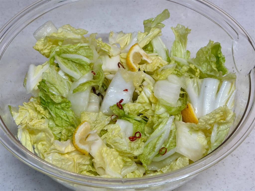 【冷蔵庫普及前のガチ保存食】昭和27年のレシピで「白菜漬け」仕込んでみた！塩味しっかり甘みもジュワッと♡