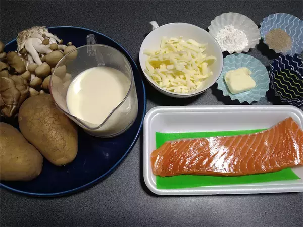 「パサパサ鮭を救済！「サーモンとマッシュポテトグラタン」作ってみた！豆乳ホワイトソースがまろい【農家直伝】」の画像
