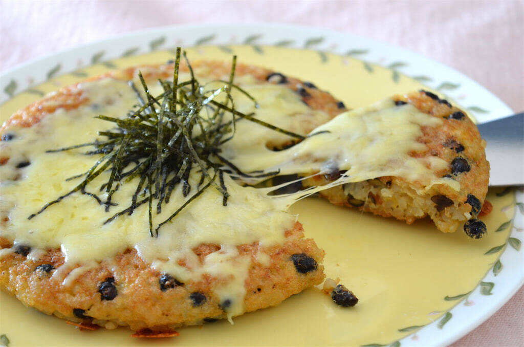 【卵かけご飯を焼く？】表面パリッとするまでTKG焼いた結果…意外にほっこり♪納豆＆チーズの旨み直撃！