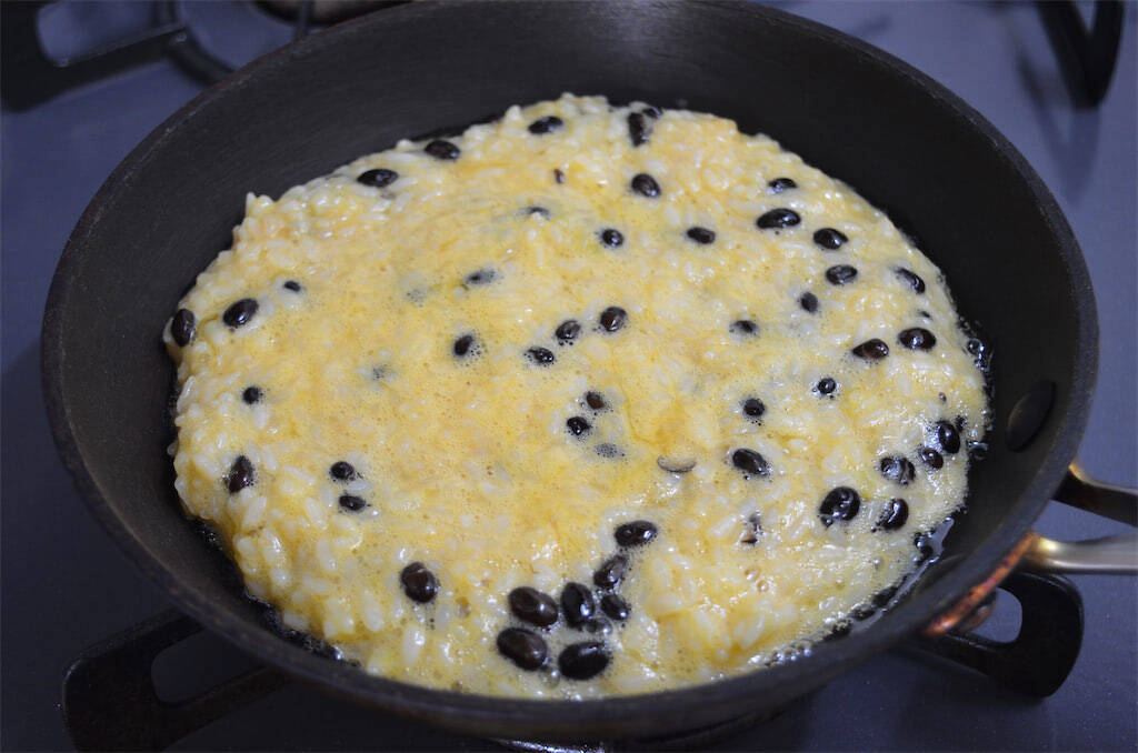 【卵かけご飯を焼く？】表面パリッとするまでTKG焼いた結果…意外にほっこり♪納豆＆チーズの旨み直撃！