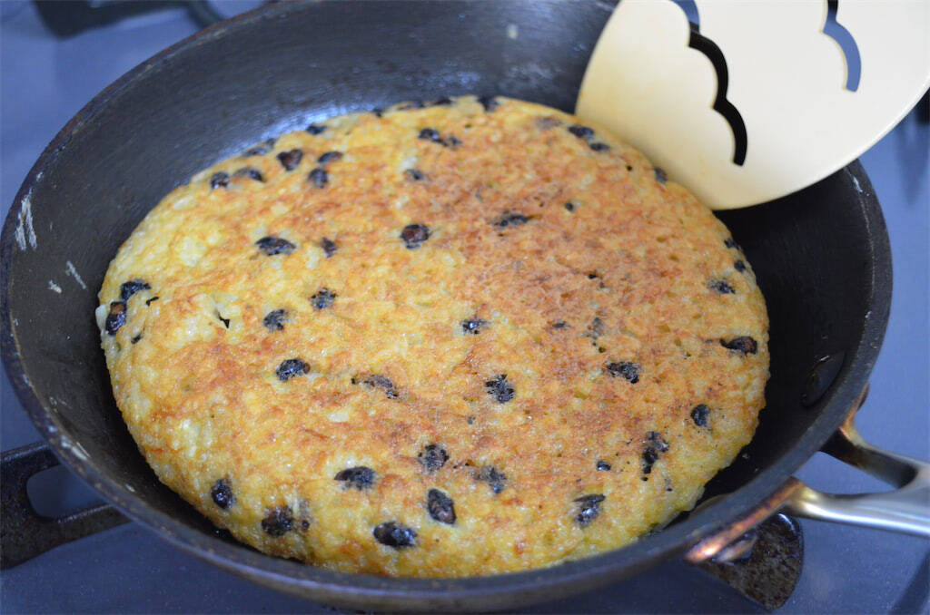 【卵かけご飯を焼く？】表面パリッとするまでTKG焼いた結果…意外にほっこり♪納豆＆チーズの旨み直撃！