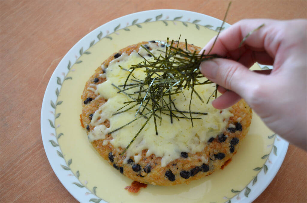 【卵かけご飯を焼く？】表面パリッとするまでTKG焼いた結果…意外にほっこり♪納豆＆チーズの旨み直撃！