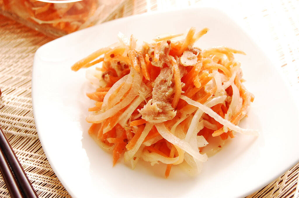 【加熱不要のおてがる副菜】彩り華やか「ツナとにんじんのラペ」は超簡単♪シャキシャキ爽やかでコクもある♡