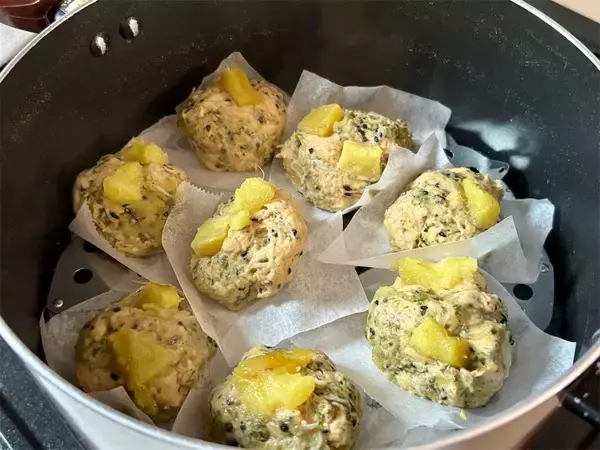 「【戦時中の主婦が太鼓判】昭和17年の「栄養パン」作ってみた！焼き芋に青のりが美味♪【まさに生活の知恵】」の画像