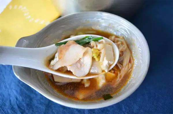 「【自宅で火鍋に挑戦！】計量カップ不要♪キッコーマンの鍋つゆ「芯からぽっと」を実食！体の芯までアツくなる♡」の画像