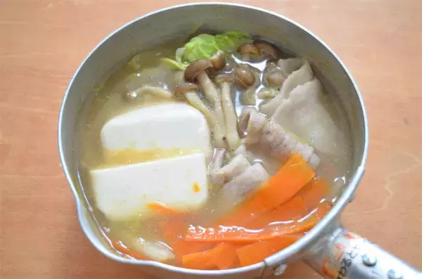 「【自宅で火鍋に挑戦！】計量カップ不要♪キッコーマンの鍋つゆ「芯からぽっと」を実食！体の芯までアツくなる♡」の画像