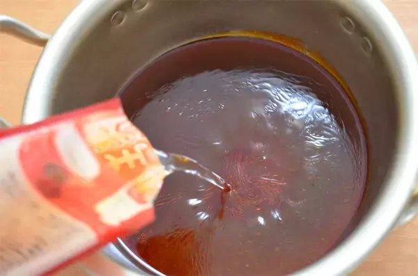 「【自宅で火鍋に挑戦！】計量カップ不要♪キッコーマンの鍋つゆ「芯からぽっと」を実食！体の芯までアツくなる♡」の画像