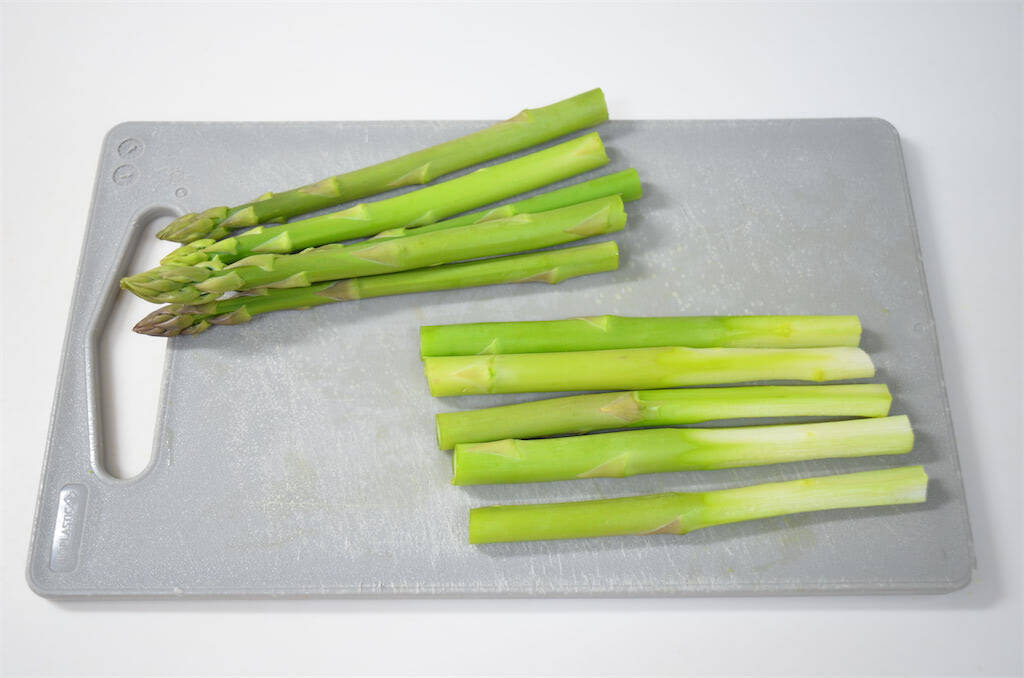 【見た目は面白いけど…ウ、ウマ〜】「アスパラつくね」作ってみた！甘じょっぱ肉とアスパラのコラボがヤバい♪