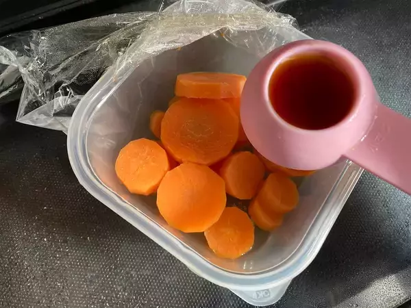 「【あと1品ほしいとき】にんじん1本で…レンチン副菜3選！「切り方」「味変」ワザで嫌いの子もパクパク確定～」の画像