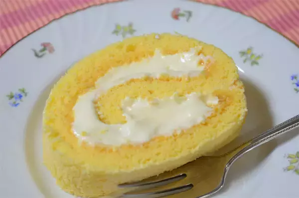「異次元のトロトロ感♡「飲めるロールケーキ」作ってみた！生地＆クリームに米粉インでふっわふわ【農家直伝】」の画像